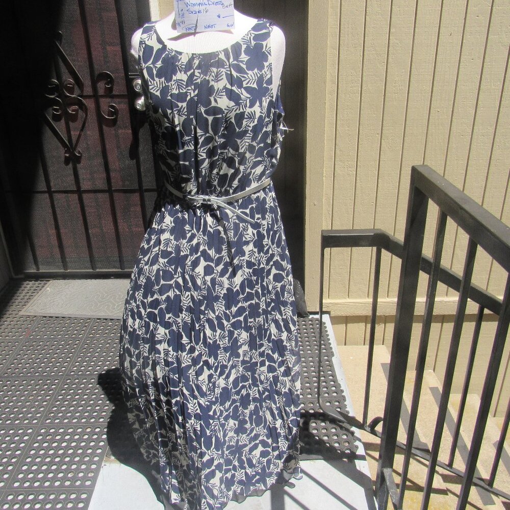 #322  NEW WOMEN'S LEAF PRINT DRESS BY JESSICA HOWARD  (SIZE 16)
